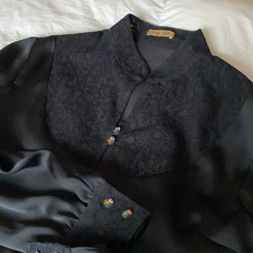 Blouse with lace